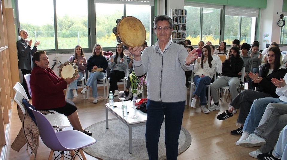 Lelucha e María, voces da nosa tradición popular no IES Maximino Romero de LEma