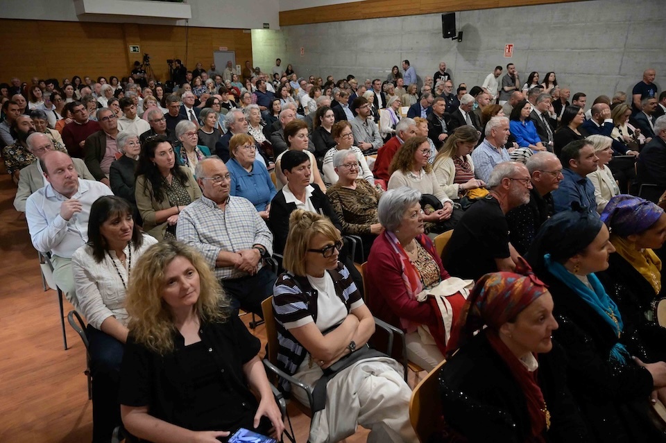 Pleno da RAG Letras Galegas en Malpica-Publico