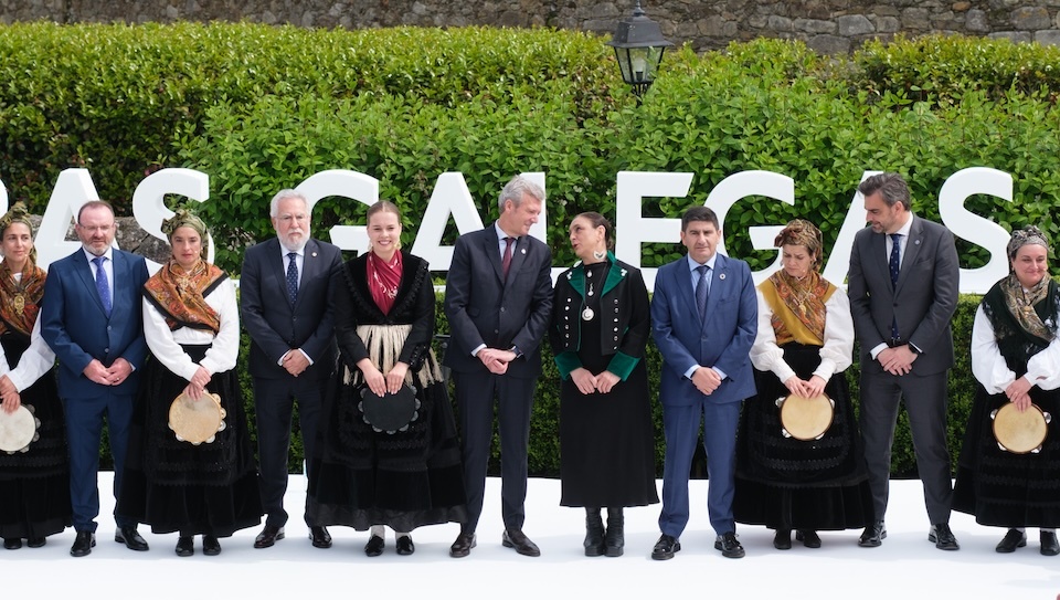 O presidente da Xunta, Alfonso Rueda, acompañado doutros membros do Goberno galego, presidirá o acto conmemorativo do Día das Letras Galegas 2025, dedicado ás cantareiras. Castelo Torres de Mens (Malpica de Bergantiños), 17/05/25.