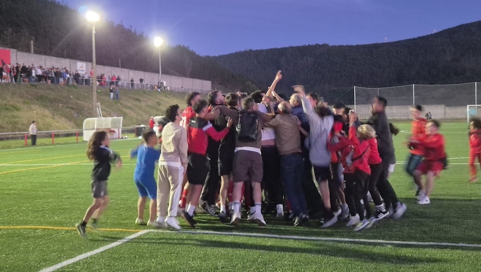 Muxia celebrando o pase a semifiinal da Copa.Foto-Camana