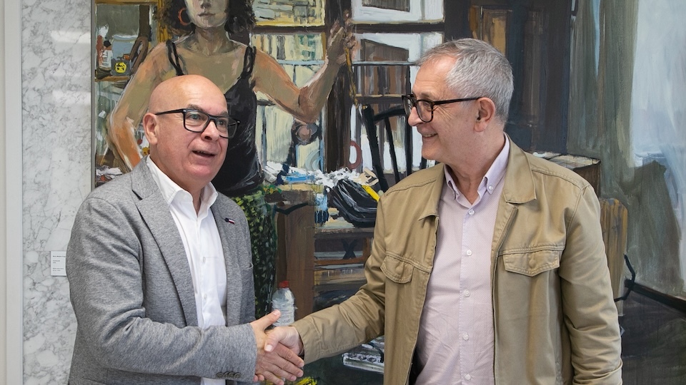 Xosé Regueira como responsable provincial da área de turismo xunto co alcalde carballés Evencio Ferrero