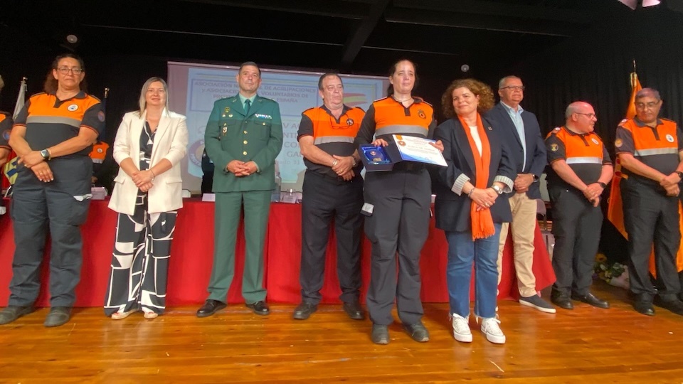 entrega medallas proteccion Civil en Baio