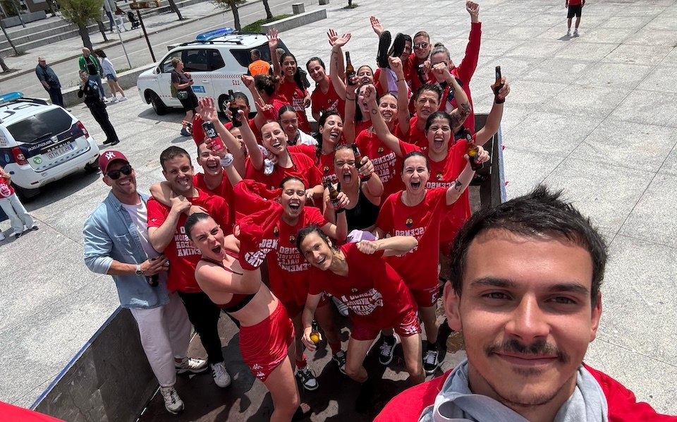 Ascenso Muxia FEM-Isma Pose coas Corvinas