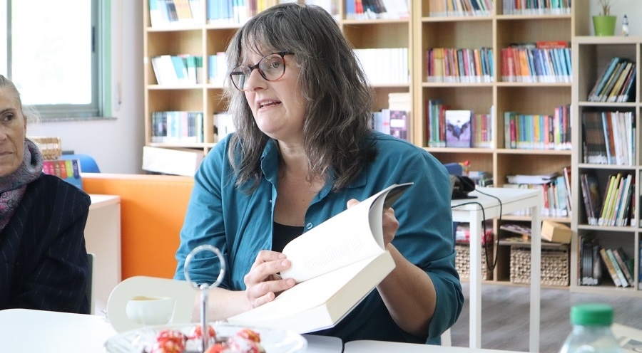Llerena Perozo no Club de Lectura Baiolendo