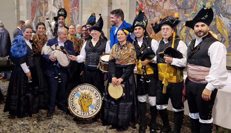 Alfonso Gomez Curz coa Irmandade Galega en suiza