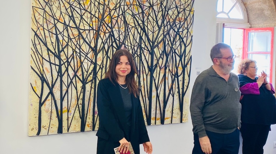 Nuria Kolb na expo de Anton MOuzo no Faro Vilan