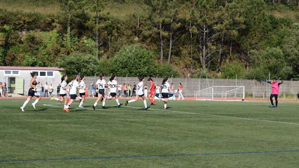 Final Copa da Costa feminina 2025-Lissette tras parar o penalti final-Foto-Jorge Castro