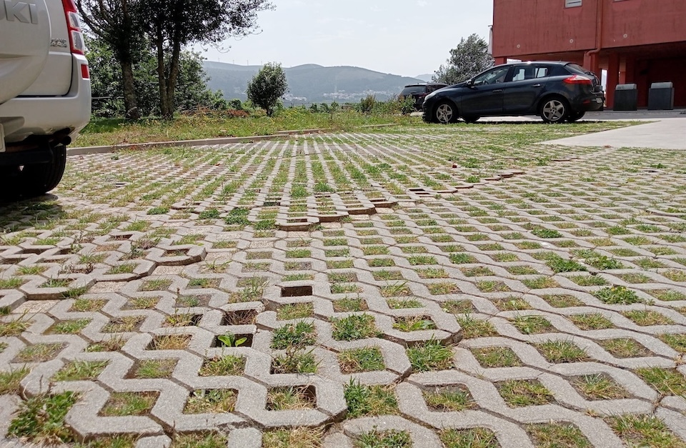 Praza da Ribeira de Corcubion en mal estado