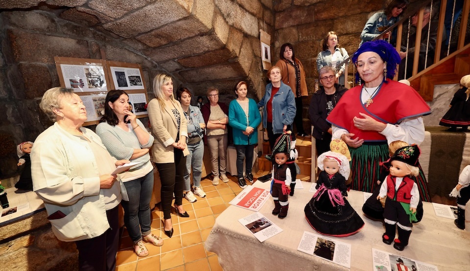 Exposicion Bonecas artesania Castelo de Vimianzo