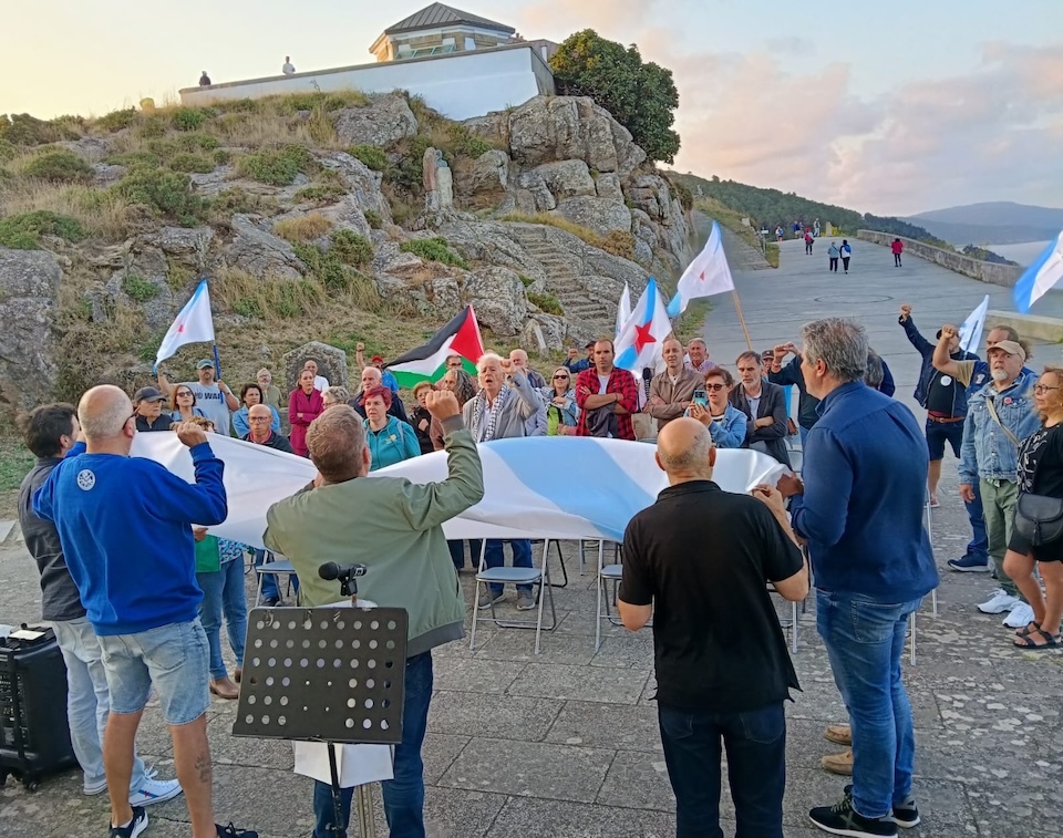 Dia da Patria BNG Costa da Morte no Faro Fisterra 2
