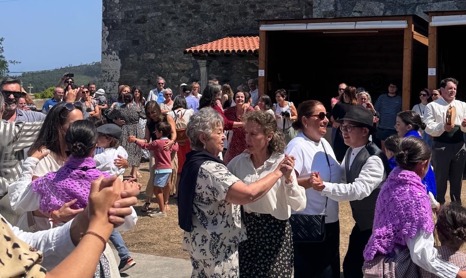 Baile tradicional na Mostra de Oleria de Buno