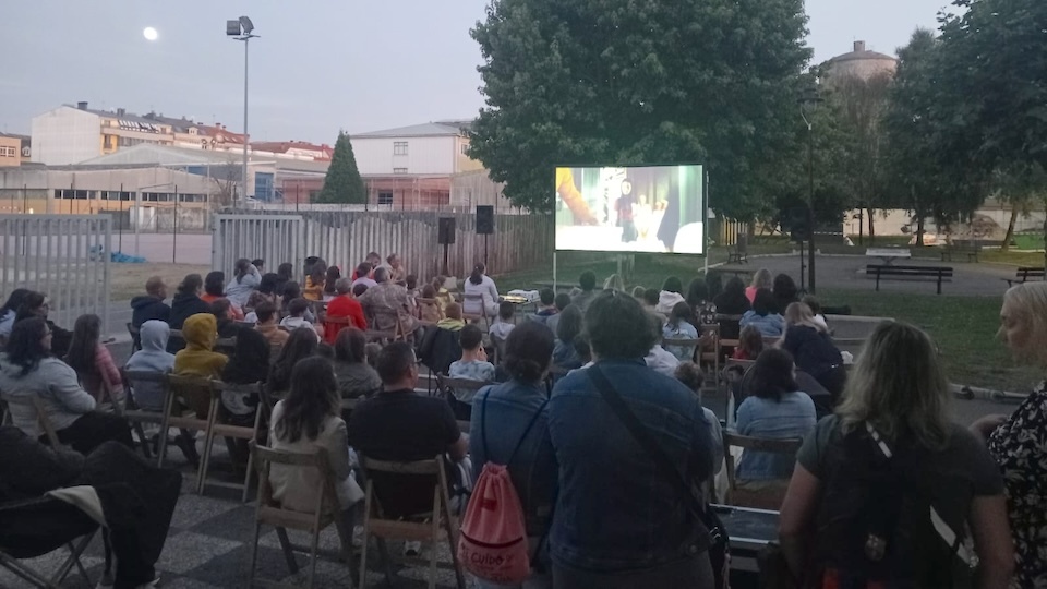 Cine na rua en Choris.Carballo