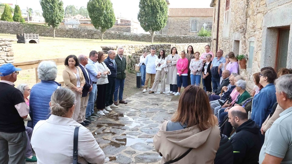 Recepcion na Fundacion Eduardo Pondal con todo o Couto presente