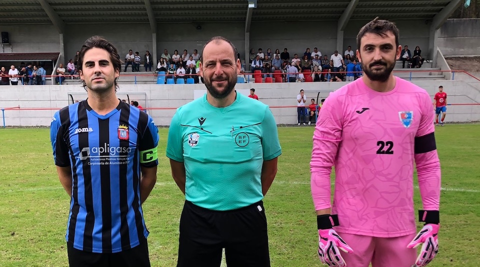 Capis do Cabana e do Porteno na Grixa co arbitro Vtor Recarey.Foto-Parker