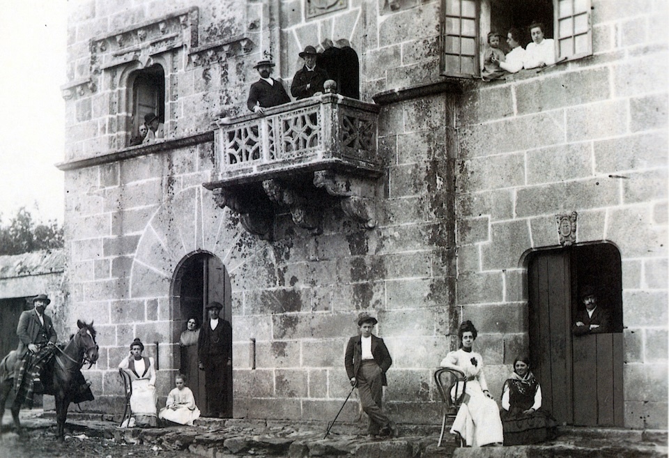 Familia Riobóo nas Torres en 1902. Con Francisca Riobóo copia