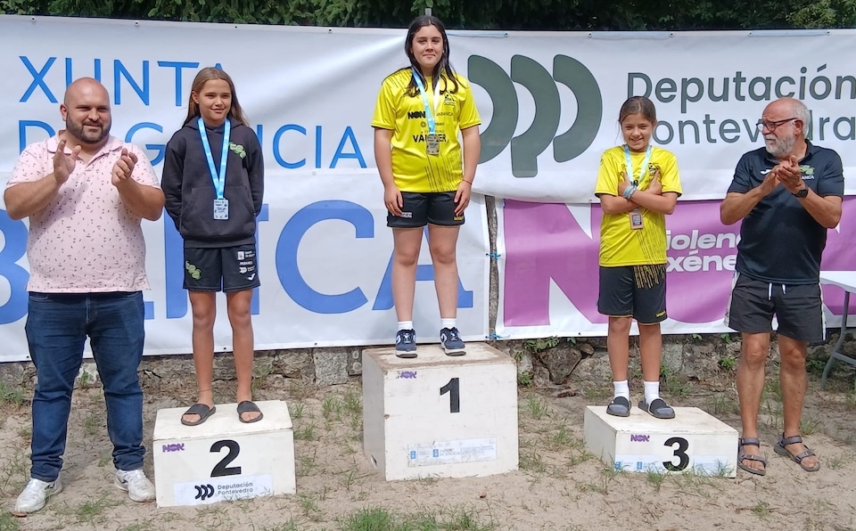 Carmen Llaría campiona Piraguismo Dumbria con Vega Cives Terceira