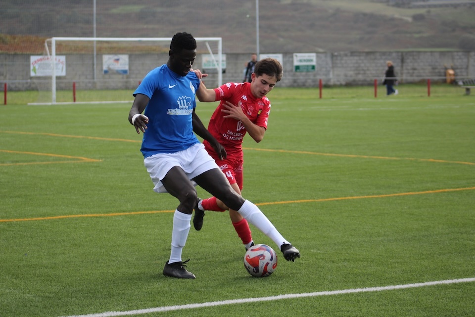 CF Muxia-Camarinas FC en Arlina-Foto-Marina Busto 2 Djibril e Mauro Romain