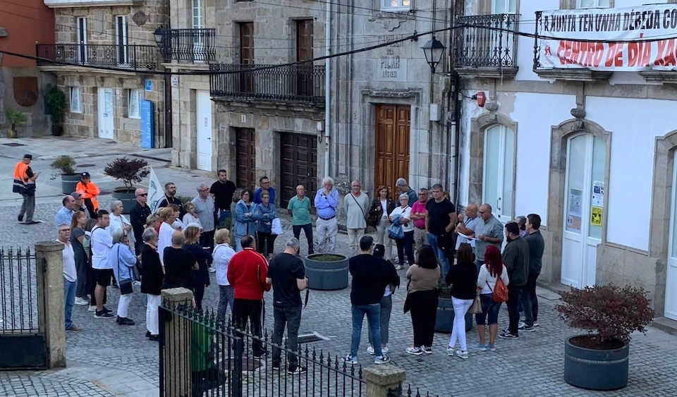 Concentracion polo Centro de Dia de Corcubion 3