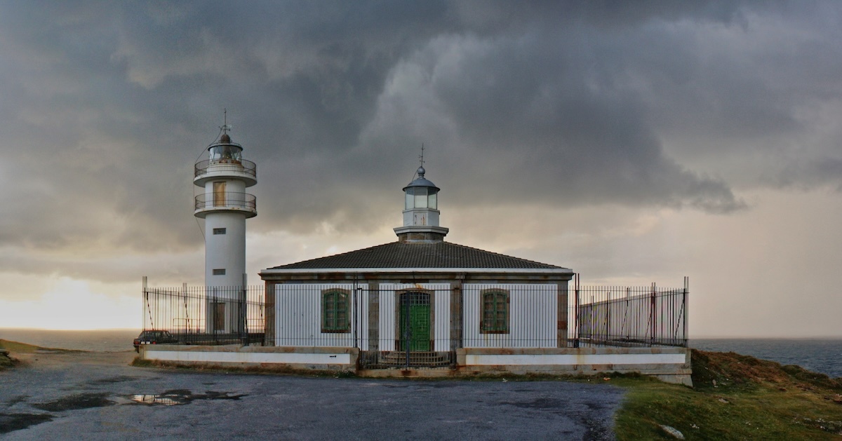 Edificio faro tourinan-Foto- Rally Casa da Meixeida