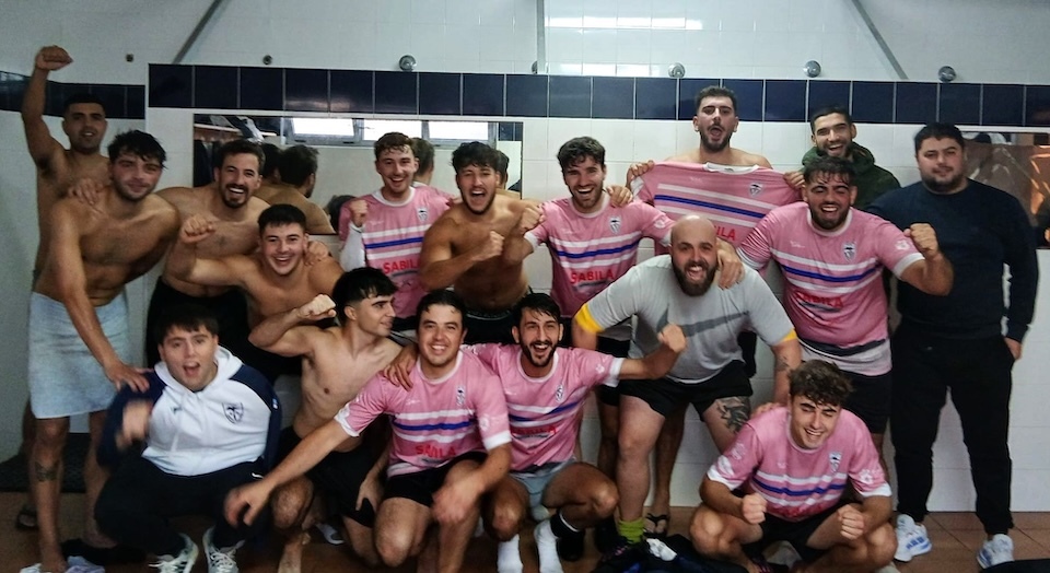 UD Monte Louro celebrando a vitoria no vestiario de Pedr Queimada