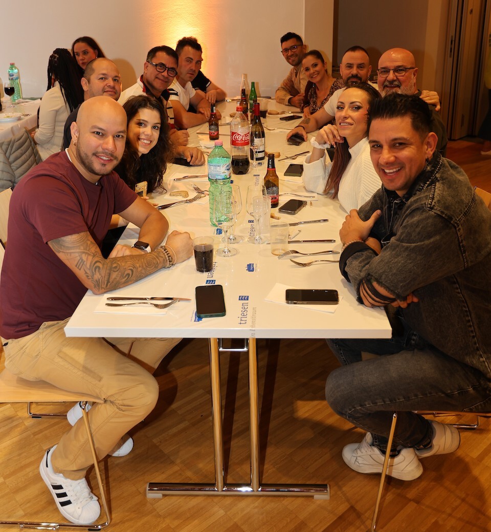 Centro Galego LIetchenstein-orquesta tango, dj Chicho y Fátima Pego