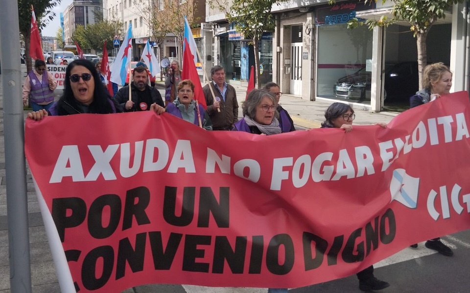 2025-10-23_Manifestacion_traballadoras SAF Carballo_2 copia