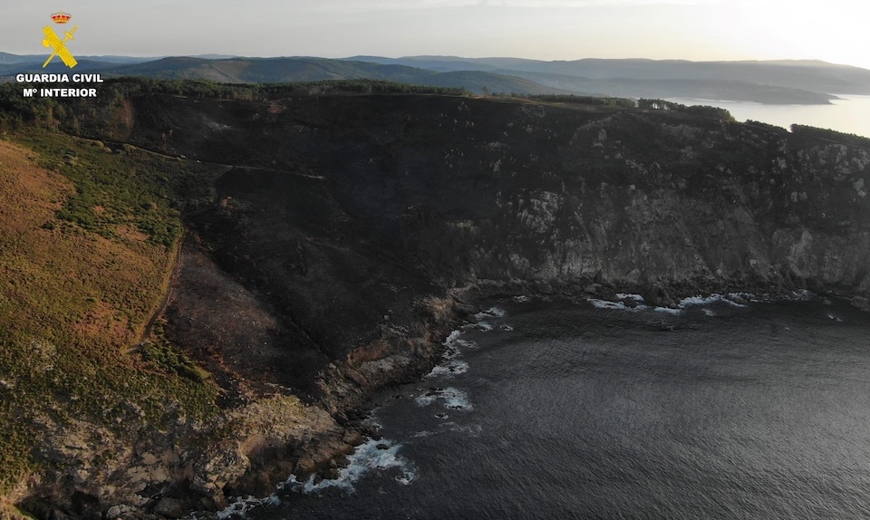 Vista aerea do incendio na Nave Fisterra 2