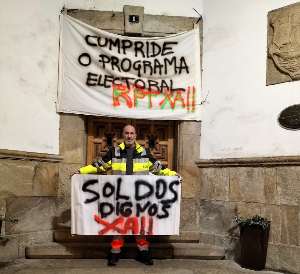 Traballador municipal de Muros pedindo a RPT