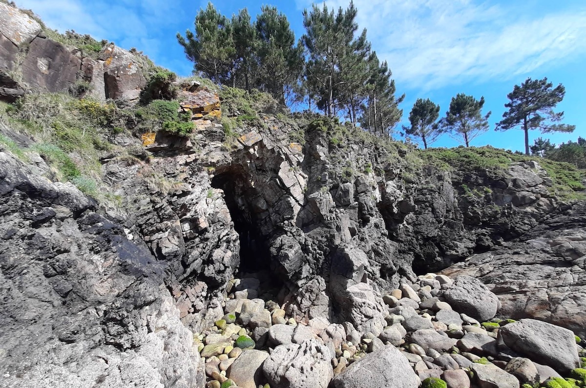 Cova na praia do Restrelo-Foto-Ivan Fraga Moure copia 2