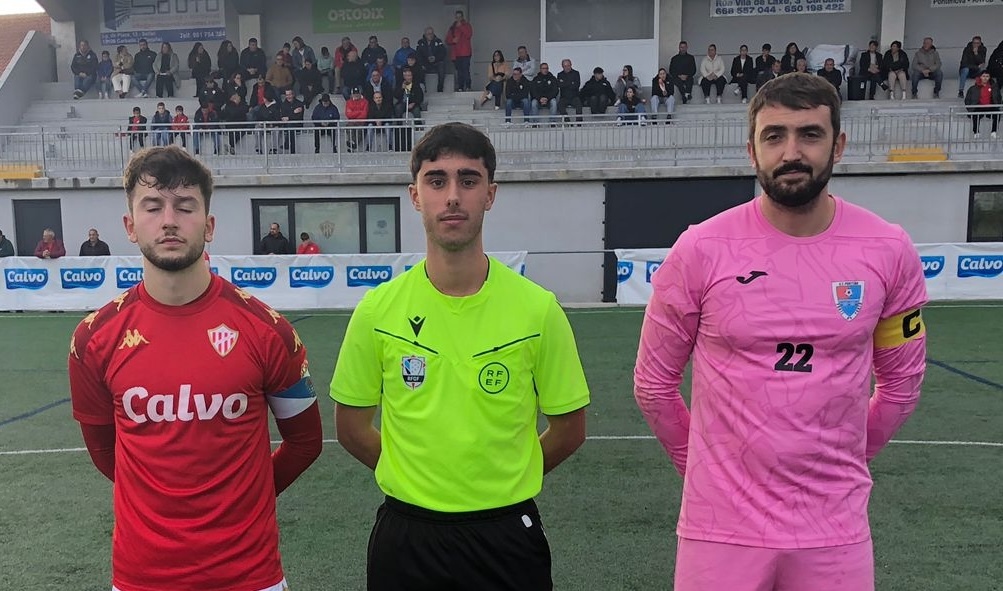 Nachete e Mariolo co arbitro David Castro Varela-Foto-Parker