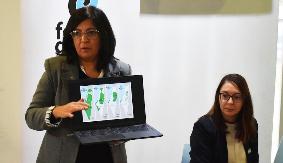 Hanan Kaoud coa alcaldesa de Muros