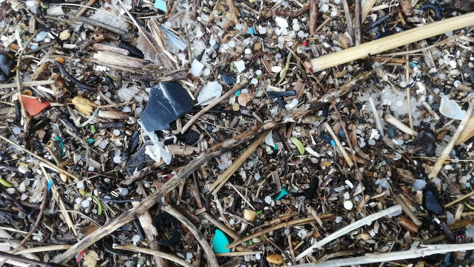Microplasticos na praia das Salseiras de Caion 2