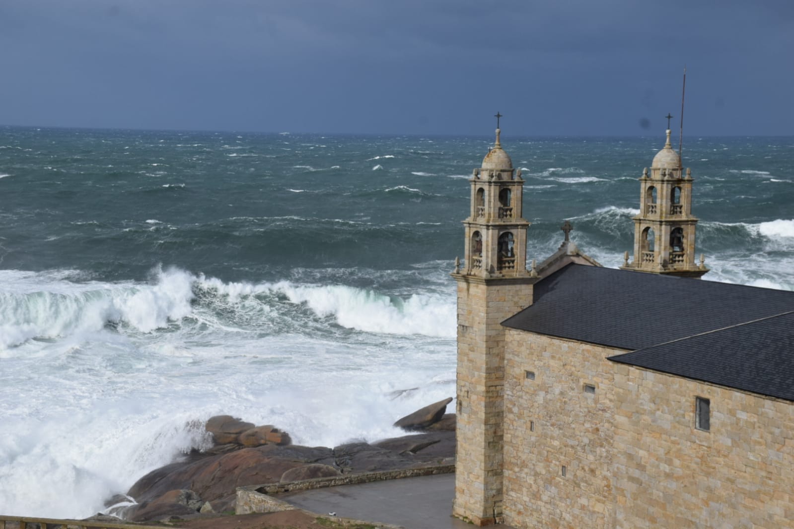 Punta da Barca un dia de temporal-Foto-Rafa Quintans