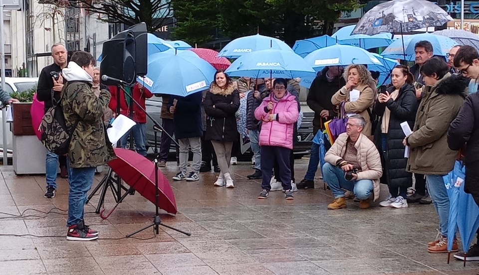 Baixo o mesmo paraugas en Cee