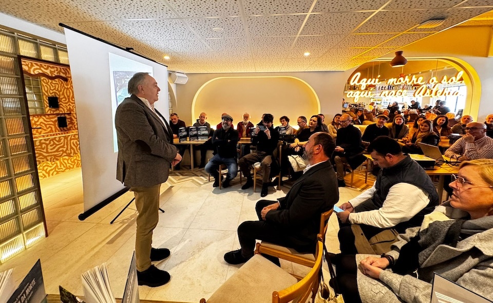 O alcalde da Laracha e presidente da CMAT facendo de mestre de cerimonias