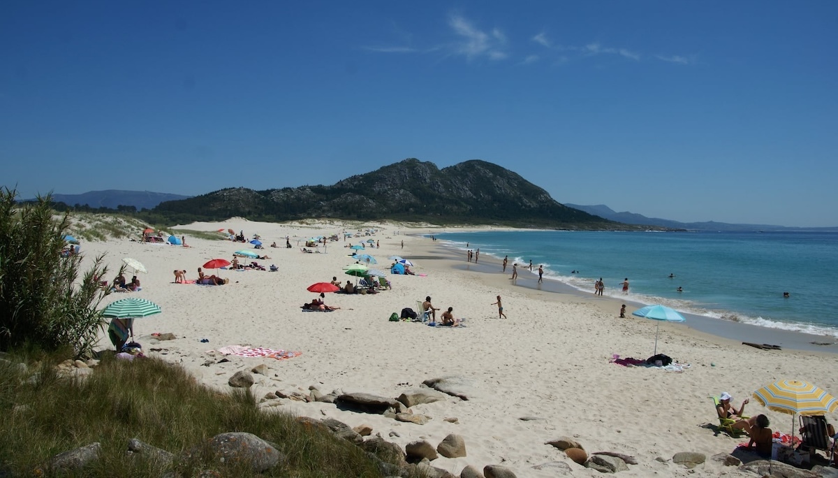 praia louro Area Maior co Monte Louro ao fondo
