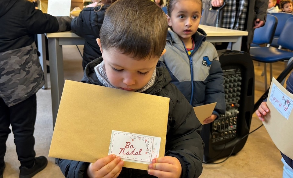 Nenos do CEIP Vila de Cee na Biblioteca.jpeg 2