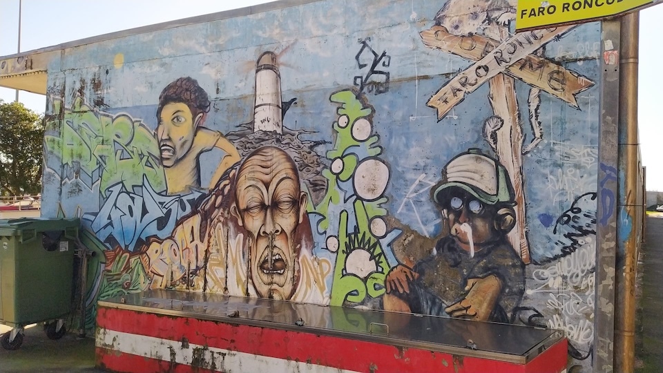 Mural do Faro Roncudo en Corme dos anos 2000