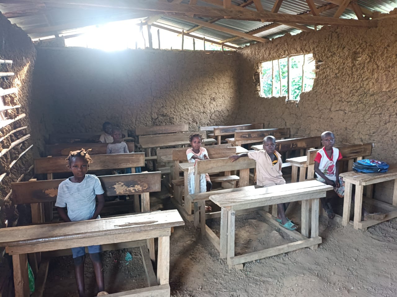 XOGANDO AO FUTBOL EN EBUNOU