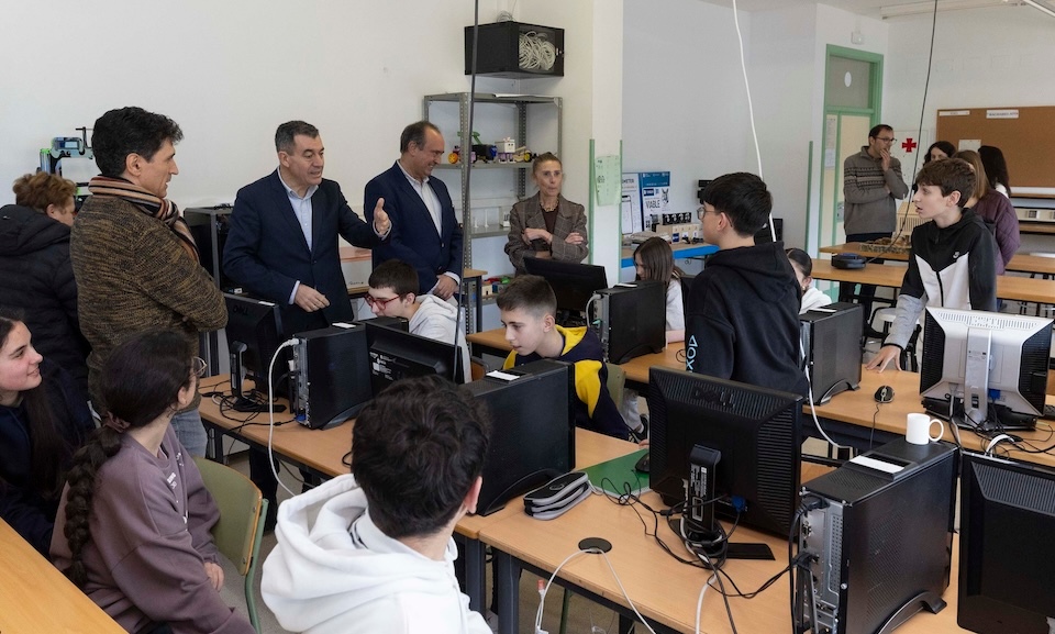 Aula de FP dixital do IES Maximino Romero de Lema Zas (3)