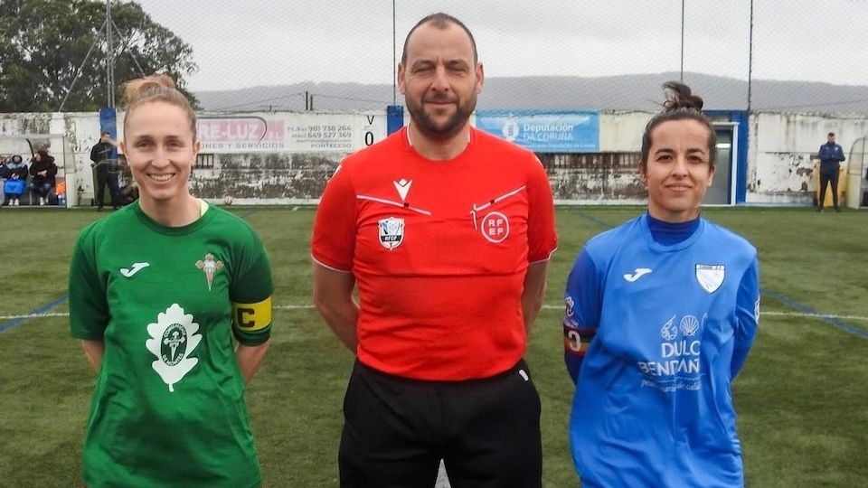Barbara e Cris no Corme-Esteirana fem.Foto-Fin Lema