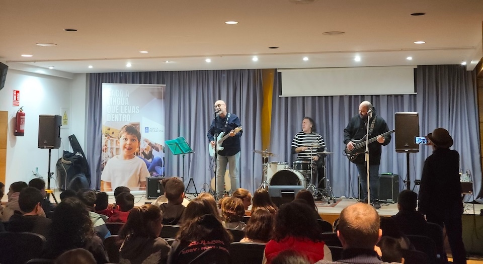 A rapazada de Coristanco gozou dunha xornada maxica coa I edición da iniciativa ‘Durmindo entre Contos’