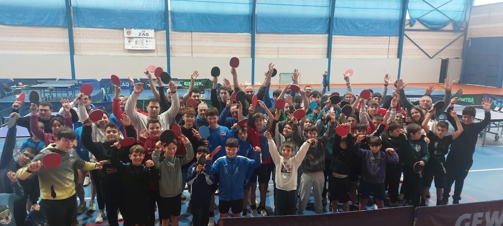 Xornada de tenis de mesa da familia do AD Zas