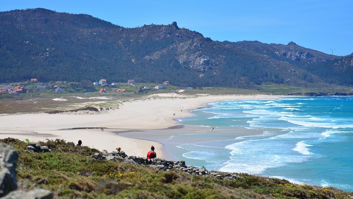 Praia de Traba ten dous kilometros e medio-Foto-Camino dos Faros