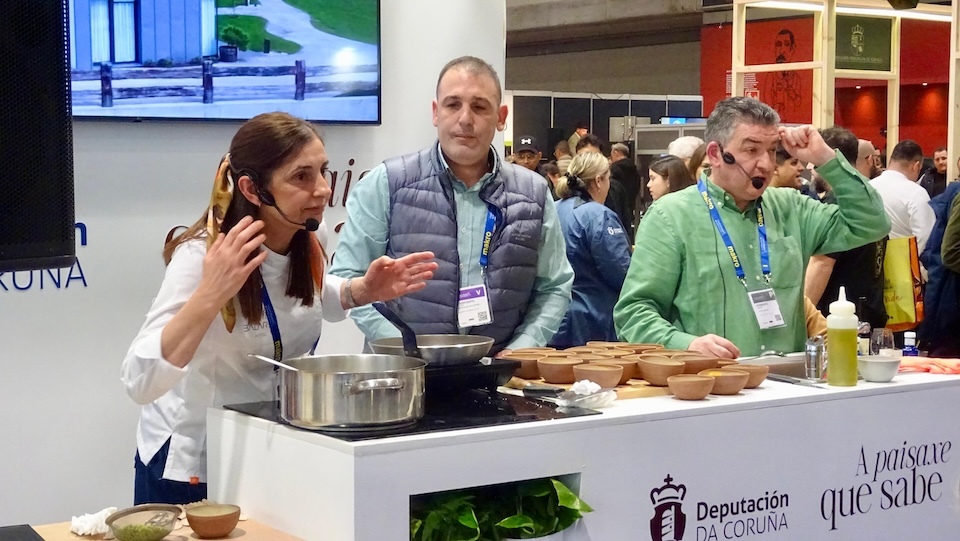 Silvia Facal e Rafa Varela do Hotel Balares con Jose de La Despensa de Lujo no Madrid Fusion coa Deputacion da Coruna