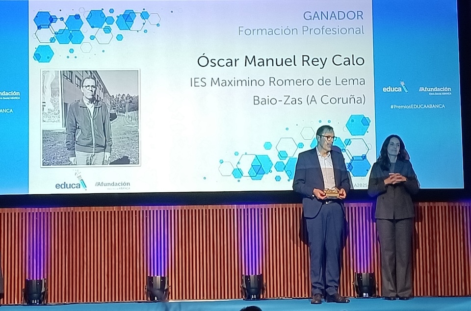 Oscar Rey Calo recibindo o galardon de Mellor Educador de Espana