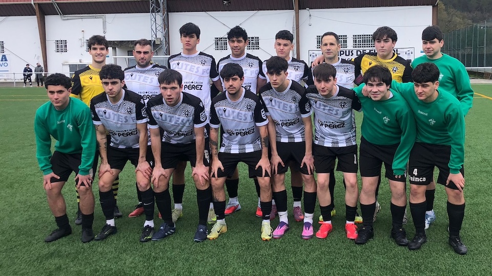 11 do Outes FC no Cunchido-Foto-Parker