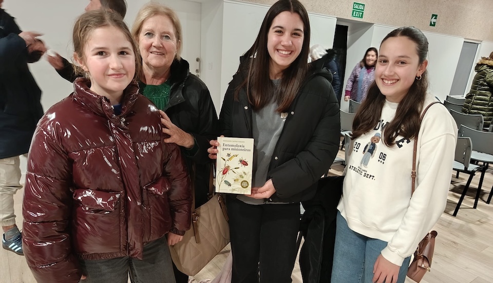 Brens co libro Entomoloxia para prisioneros