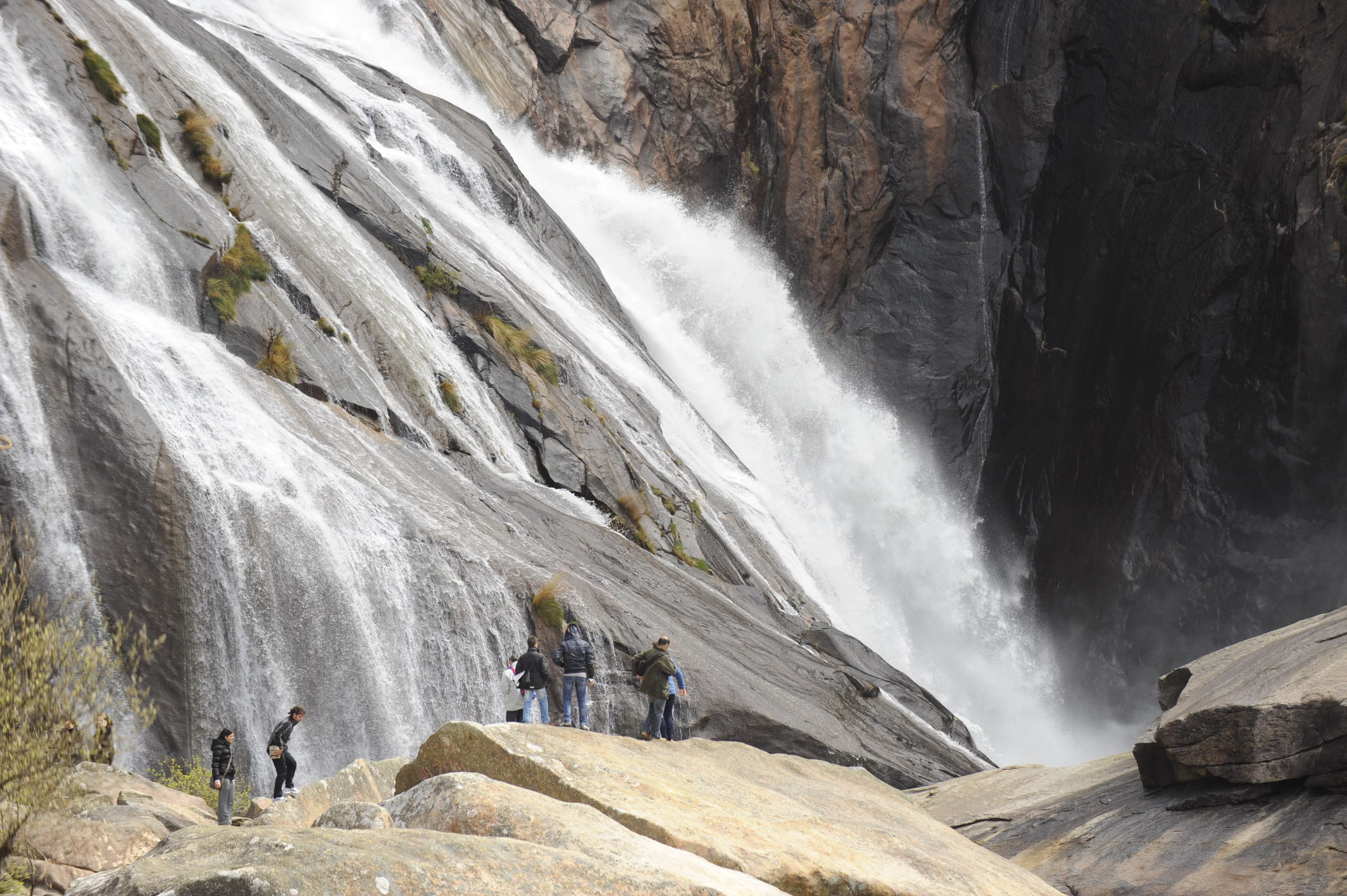 Un dia de Semana Santa na Fervenza o Ezaro