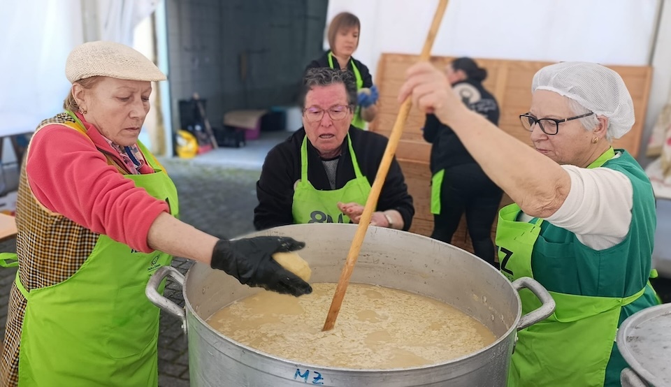 Facendo a Festa do Bolo do Pote de Mazaricos